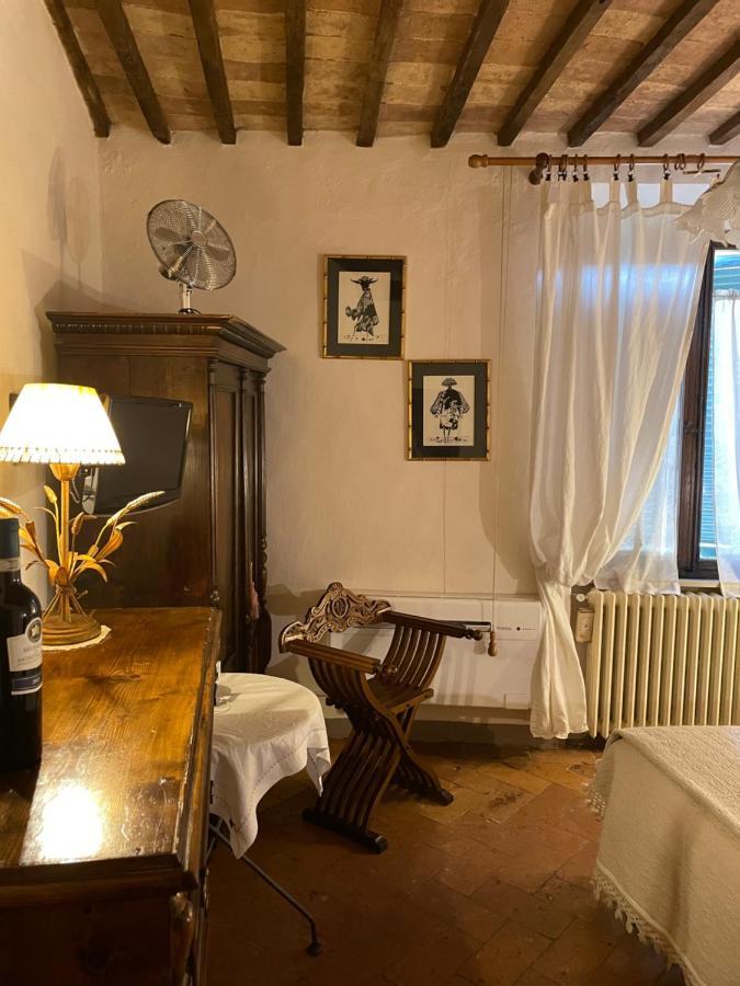 Guesthouse Da Idolina Dal 1946 Montalcino Bagian luar foto