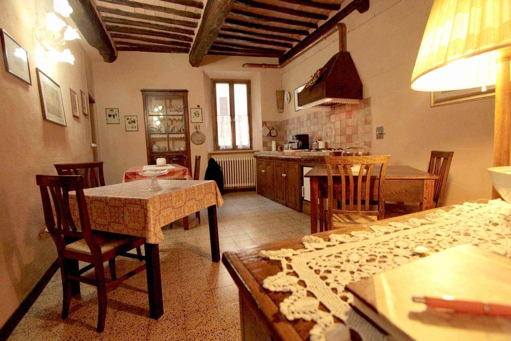 Guesthouse Da Idolina Dal 1946 Montalcino Bagian luar foto