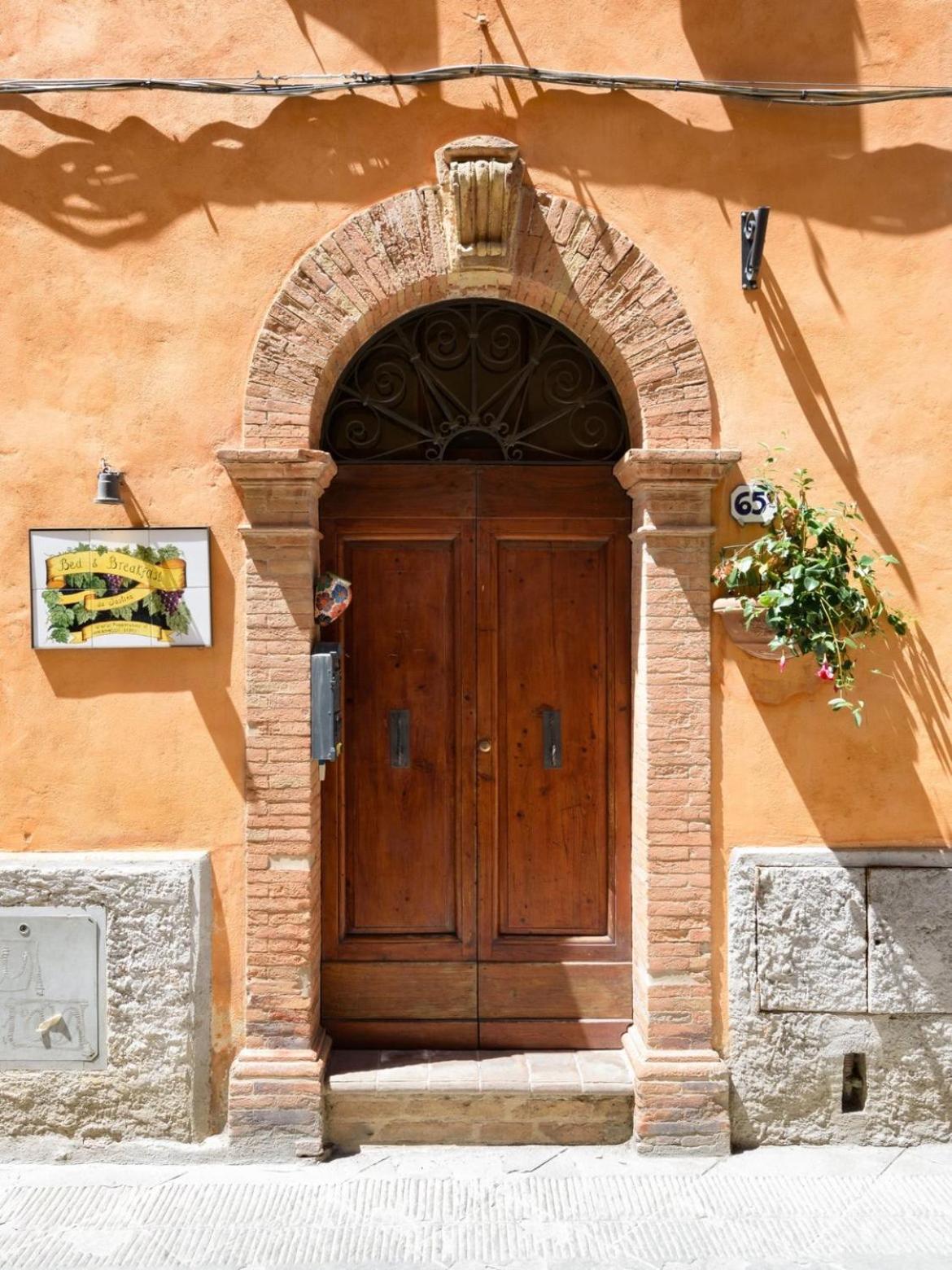 Guesthouse Da Idolina Dal 1946 Montalcino Bagian luar foto